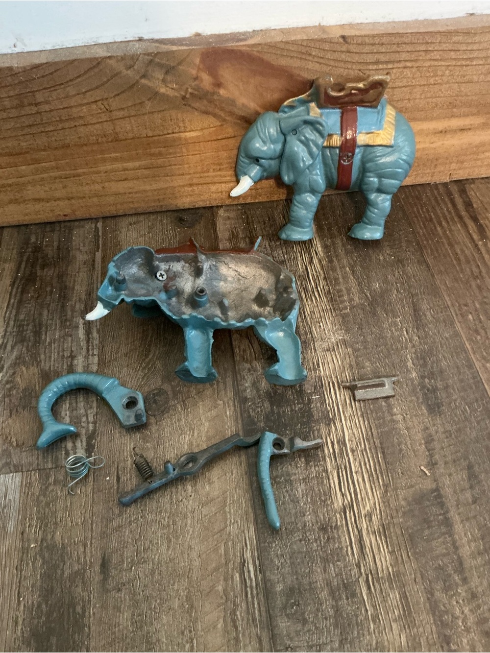 Vintage Cast Iron Blue Elephant Mechanical Coin Bank (DESCRIPTION)